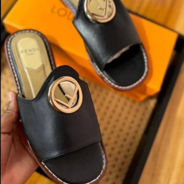 Fendi Feel Sandals